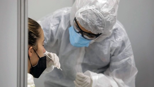 Hallaron la cepa del Reino Unido en Santa Fe y la de Manaos en Rafaela