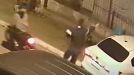 Motochorros quisieron fusilarlo: le dispararon dos veces a quemarropa