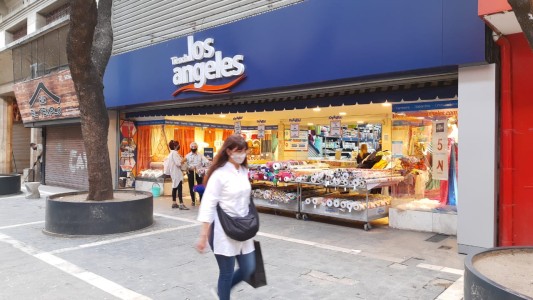 Banda de “escaladores” intentó robar Tienda Los Angeles