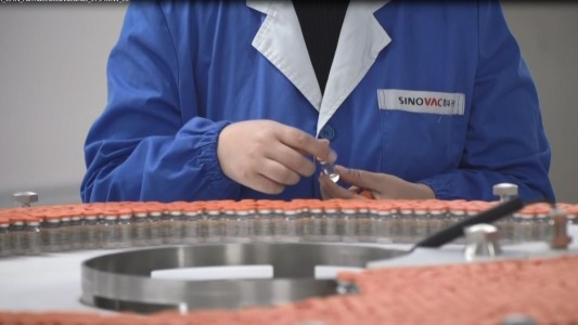 Sinovac duplica capacidad de producción de vacunas anticovid