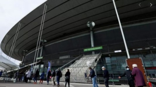 El estadio más grande de Francia se convierte en centro de vacunación contra el coronavirus