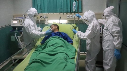 El enfermo de coronavirus que le confesó a su esposa que era infiel antes de ser intubado