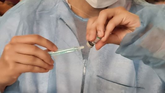 Investigan a una enfermera por faltante de una vacuna en el polideportivo municipal de Río Cuarto