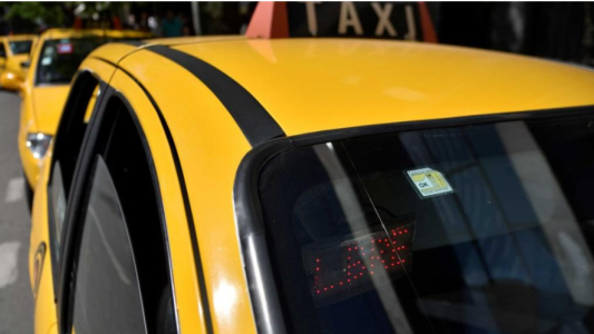 Un taxista denunció haber sido asaltado y golpeado en barrio IPV Argüello