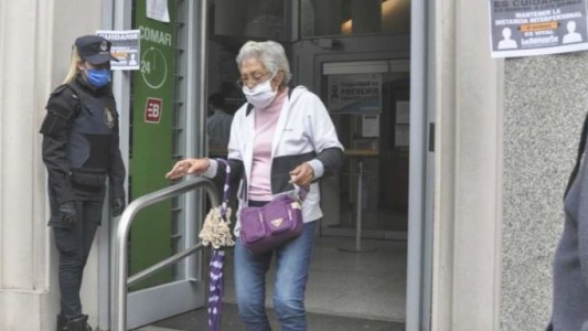 Bancos piden evitar ir a las sucursales ante el avance de segunda ola de Covid