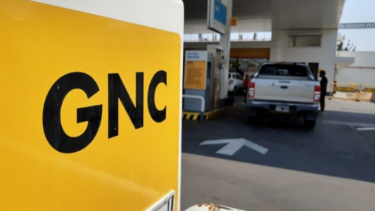 El GNC acelera mientras la nafta frena sus ventas: en tres meses subió 60% la conversión a gas