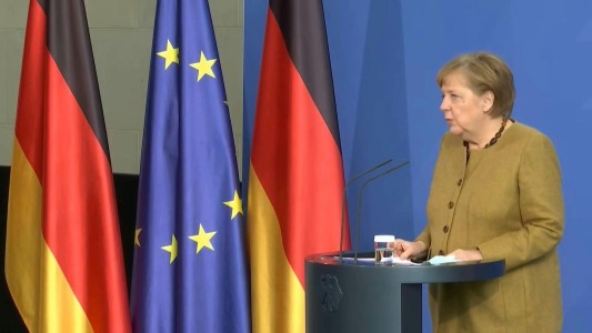 Merkel impone su línea estricta en la lucha anticovid en Alemania