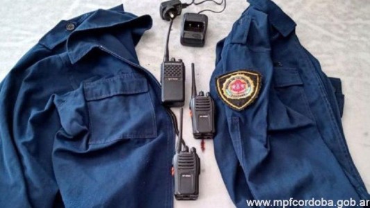 Detuvieron a cinco delincuentes que asaltaban usando ropas policiales