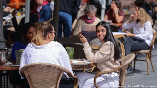 Apertura en Israel: a partir del domingo dejará de ser obligatorio el uso de mascarillas al aire libre