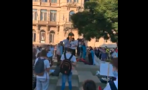 Protesta en la Ciudad para pedir que sigan las clases presenciales