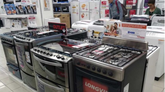 Ante el atraso cambiario, la gente se vuelca a bienes "dolarizados"