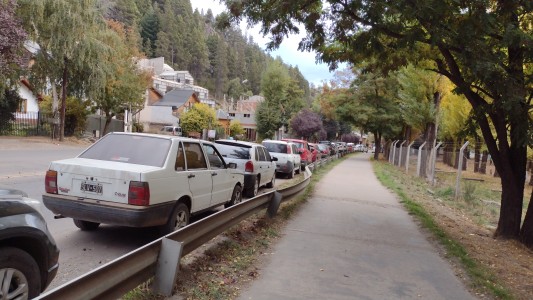 Kilómetros de colas para cargar combustible en Neuquén y Río Negro por cortes de ruta