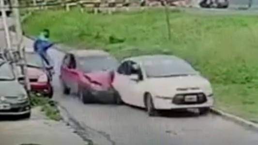 Chocó a ladrones para evitar que le roben a su suegro: un taller le arreglará el auto y no le cobrará