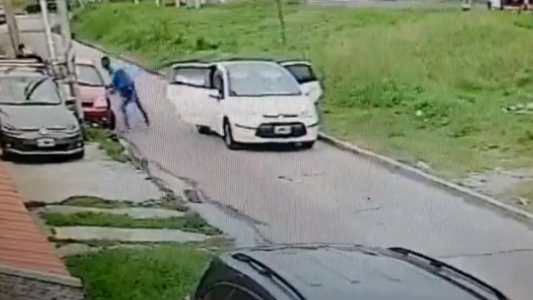 VIDEO: Asalto con choques, tiros y trompadas hasta que los ladrones huyeron