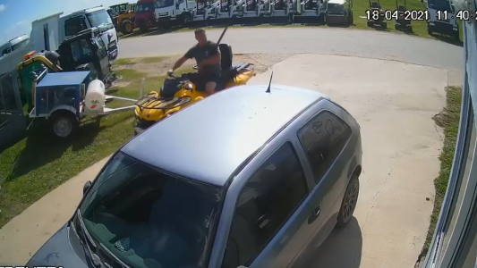 VIDEOS Y FOTOS: Denuncian al director del hospital de Villa del Rosario por matar un perro a tiros en Laguna Larga