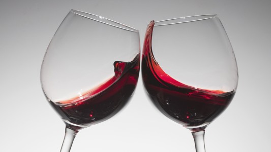 Un ácido que se encuentra en el vino podría funcionar como terapia antiCovid