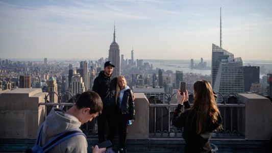 Nueva York le puso fecha a la "reapertura total"