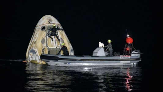 Regresó a la Tierra la nave de SpaceX con cuatro astronautas de la Estación Espacial Internacional