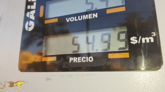Esquivar la inflación es al gas: el GNC aumentó a casi $55 y acumuló 30% en una semana