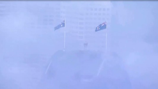 Sydney cubierta de humo por incendios preventivos de los bomberos