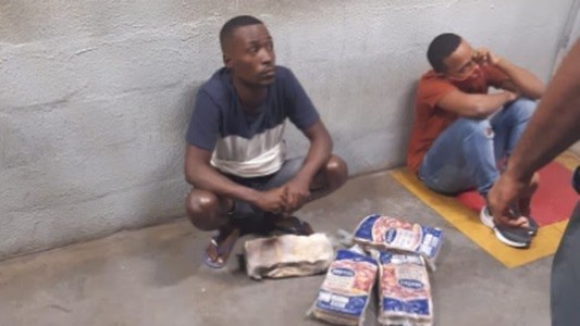 El brutal crimen de un tío y su sobrino en Brasil tras robar carne en un supermercado