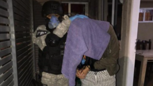 Entre golosinas, un quiosco encubría la venta de droga: madre e hija, detenidas