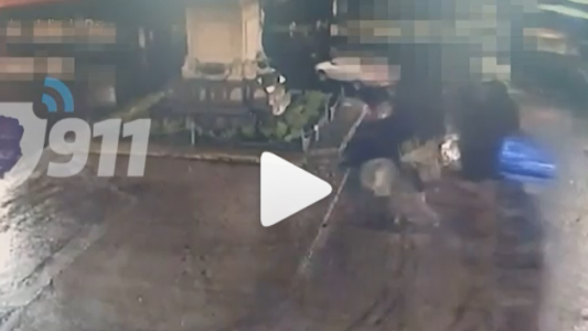 VIDEO: Se llevaban “el bar a su casa” y los capturaron robando las mesas y sillas