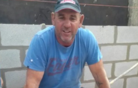 “La Mole” Moli pone manos a la obra, pero no de teatro: volvió a trabajar de albañil