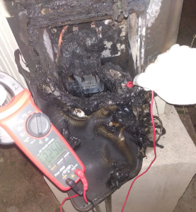 FOTOS: Las pruebas sobre robos y destrozos en alumbrado público para favorecer otros delitos