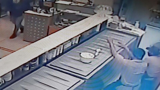 Un ladrón vuelve a robar una y otra vez a una heladería de Rosario