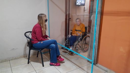 Geriátricos: advierten casos de coronavirus en residentes vacunados