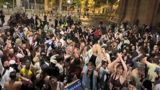 Así festejaron el fin del confinamiento en Barcelona