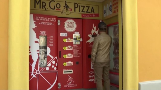 Polémica en Roma por una máquina expendedora de pizzas