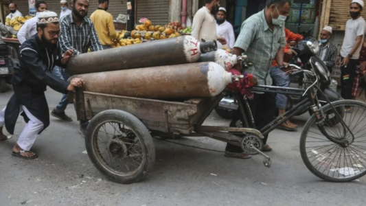 India: un hospital se quedó 5 minutos sin oxígeno y 11 internados por Covid-19 murieron asfixiados