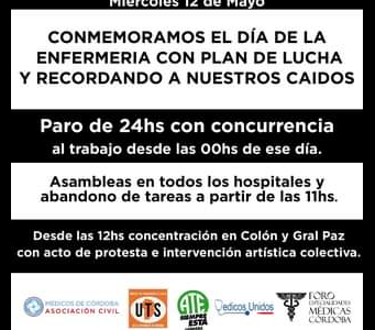 Personal de salud marcha por mejores condiciones laborales, en el Día de la Enfermería