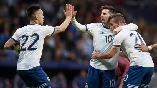 Scaloni entregó la lista de convocados del exterior para las Eliminatorias