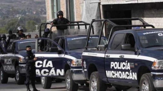 Encontraron una camioneta con 9 cadáveres tiroteados en México