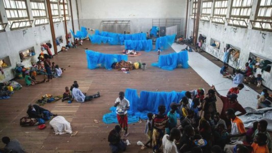 Un ciclón arrasa la costa occidental de la India