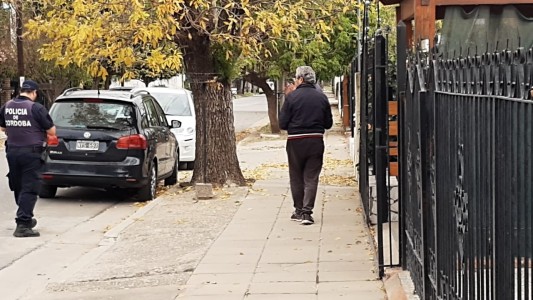 Llegaba a su casa luego del trabajo, lo intentaron asaltar y lo balearon