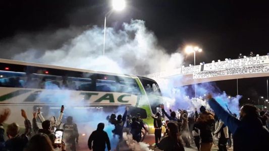 Descontrol en la llegada de Talleres al Kempes, en medio de la suba de casos de Covid