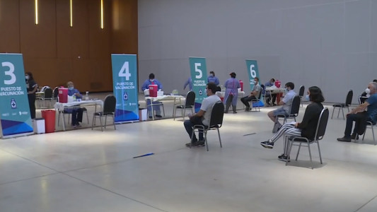 Vacunaciones en Córdoba: confusión en el Centro de Convenciones Juan Bautista Bustos