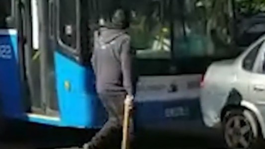 Video: discusión, piñas y una caída que pudo ser mortal