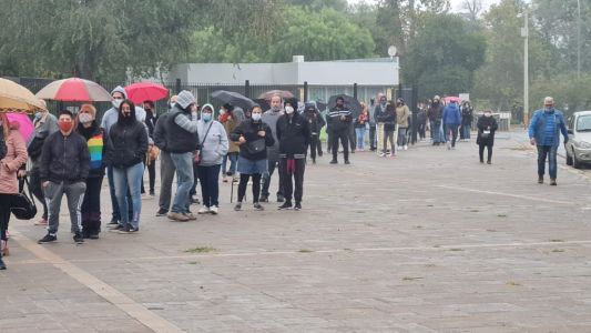 Llega viento del sur con ráfagas