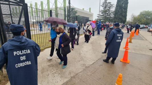 Sólo se vacunará con turno y se anunciarán las reprogramaciones a quienes lo pierdan