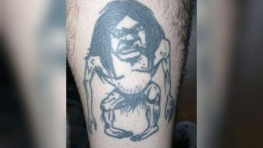 Les debía una apuesta y se vengaron cuando estaba borracho tatuándole el Pombero