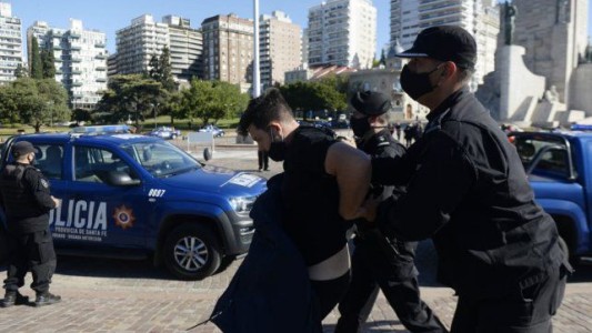 Incidentes y detenidos durante la marcha de médicos anticuarentena en Rosario