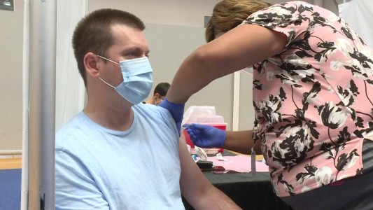 EEUU ya vacunó a más del 50% de los adultos contra el covid-19