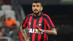 Se retiró "Lucho" González, el segundo futbolista argentino más ganador de la historia