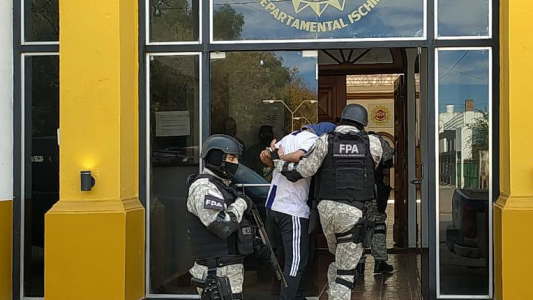 Por vender droga en Ischillin y Tulumba, padre e hijo fueron detenidos por la Fuerza antinarcóticos