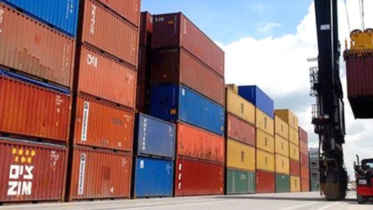 Rematarán 7.700 botellas de whisky, tequila y licor que la “mafia de los contenedores” intentó entrar de contrabando al país